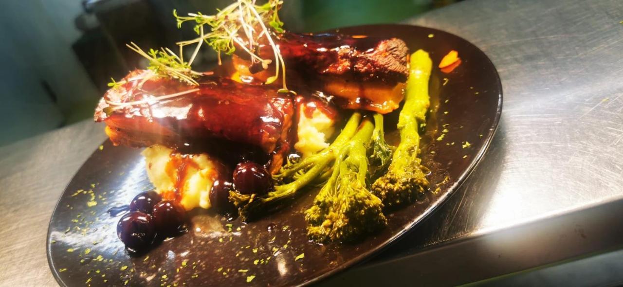 The Copper Still Bar Restaurant & Boutique Rooms Dromod ภายนอก รูปภาพ